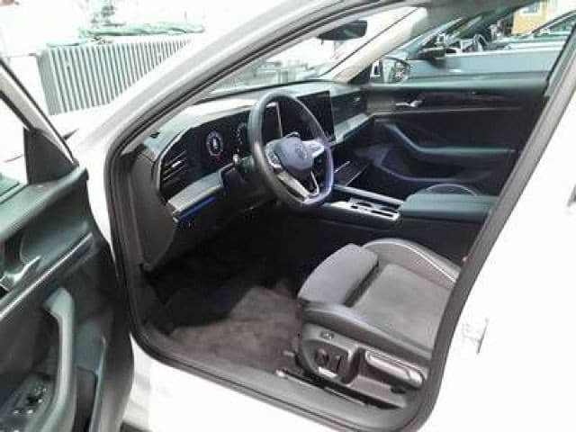 Volkswagen Passat 1.5 eTSI Business DSG Variant