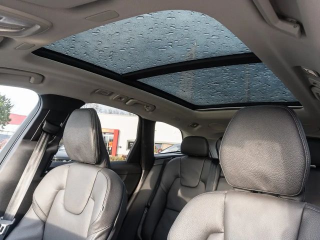 Volvo XC60 AWD Dark Plus T6