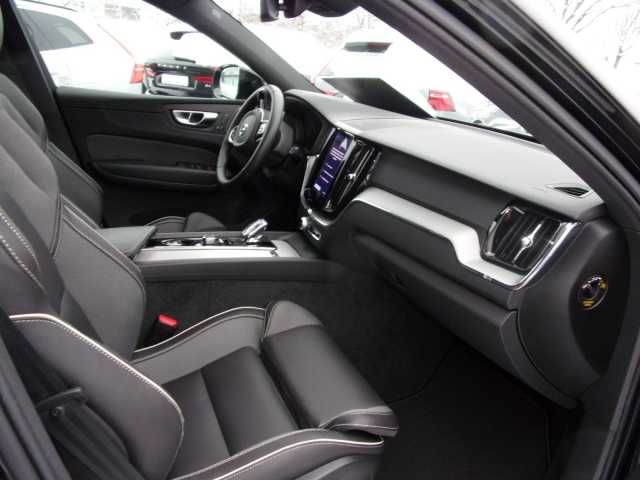 Volvo XC60 AWD Dark Plus