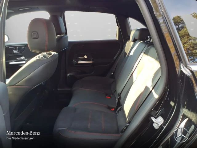 Mercedes-Benz B 180 AMG Line Sedan