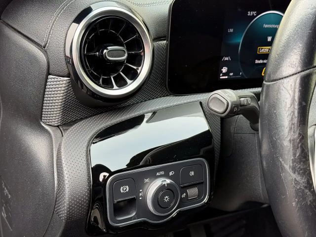 Mercedes-Benz CLA 180 Shooting Brake