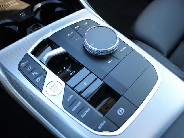 BMW 330 330i Sedan xDrive