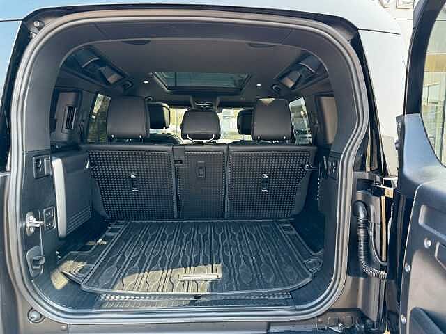 Land Rover Defender 110