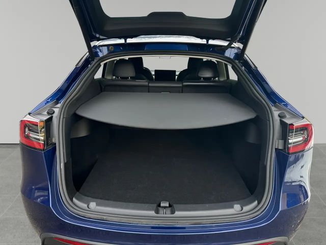 Tesla Model Y 62kWh Base        8-fach bereift!