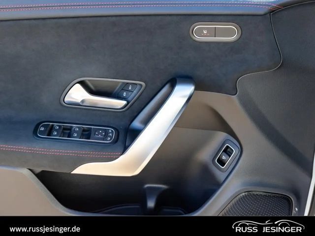 Mercedes-Benz CLA 200 AMG Line Coupé