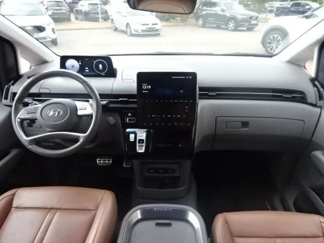 Hyundai Staria Signature
