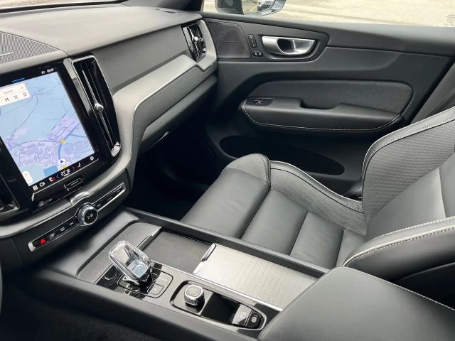 Volvo XC60 AWD Dark Plus