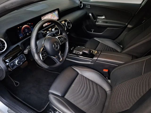 Mercedes-Benz A 200 Aut./LED/Panorama/AHK/Navi/Kamera/SHZ/1.Besitz