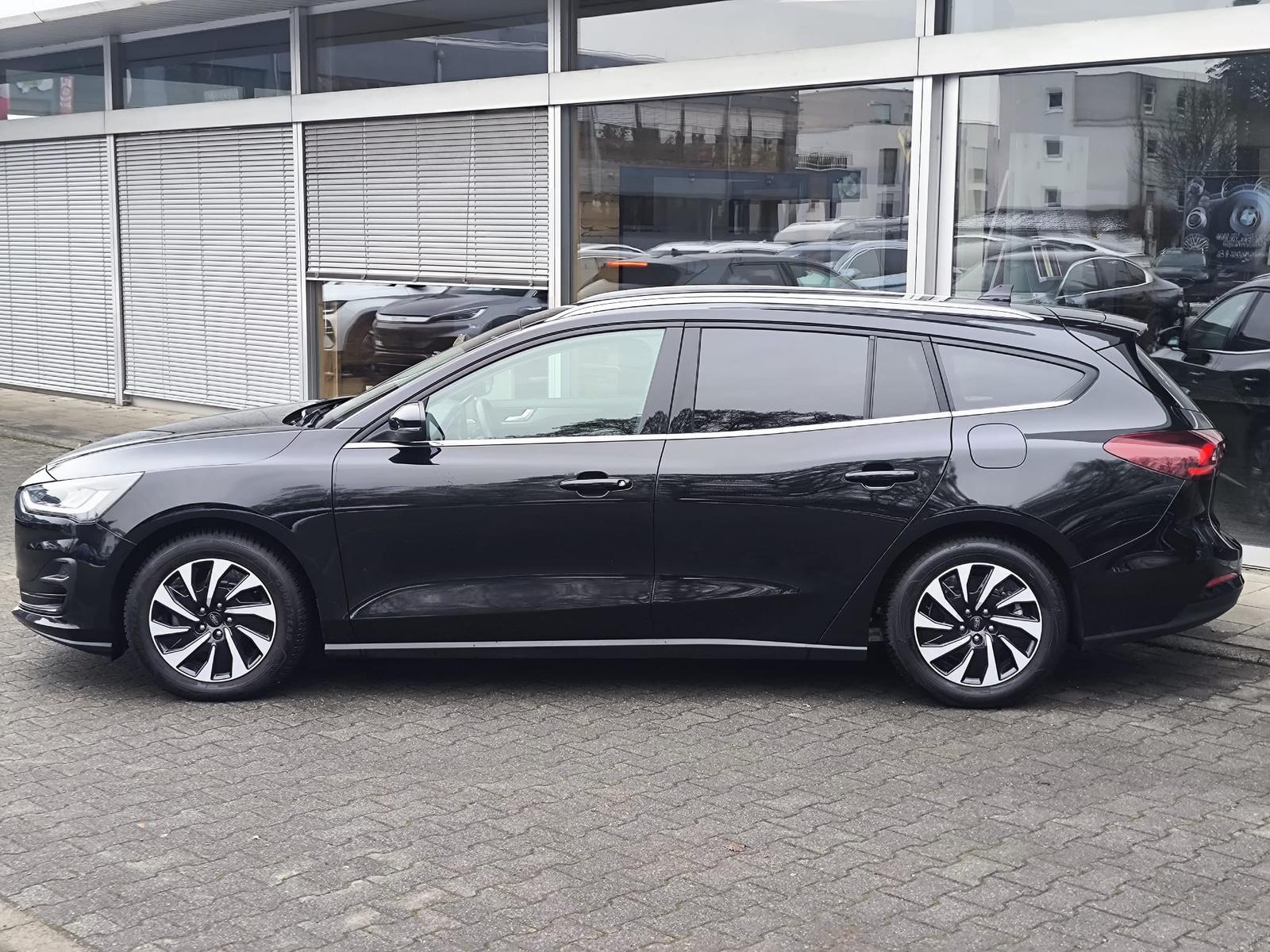 Ford Focus Tur 1.0 Titan >NAVI+LED+SHZ+TEMP+DAB+PDC+