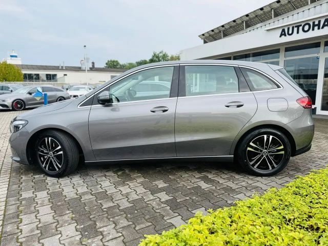 Mercedes-Benz B 200 Progressive Sedan