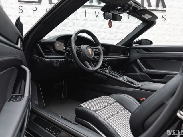 Porsche 992 4 Cabrio GTS Targa