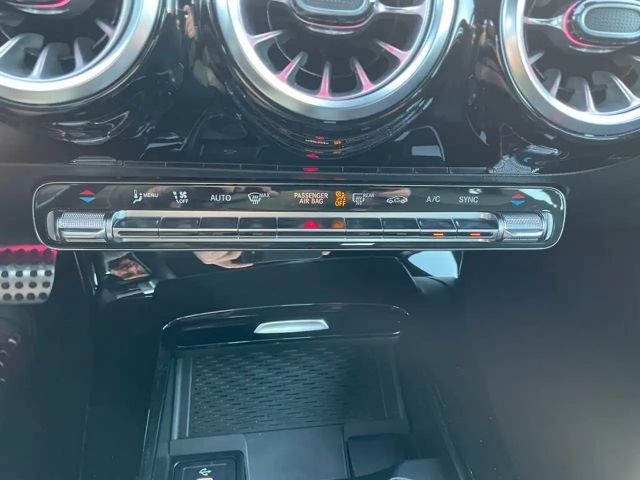 Mercedes-Benz A 180 AMG Line Premium