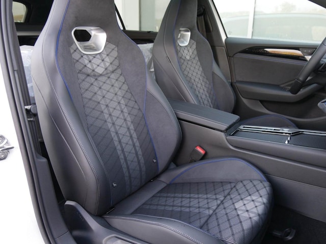 Volkswagen Passat R-Line eHybrid