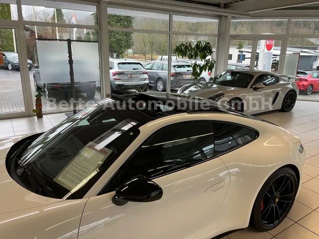 Porsche 992 Black Edition Carrera GTS