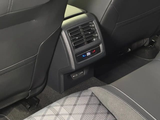 Volkswagen Golf 1.5 eTSI DSG R-Line