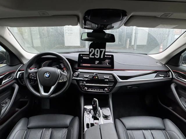 BMW 530 530i Luxury Line Touring xDrive