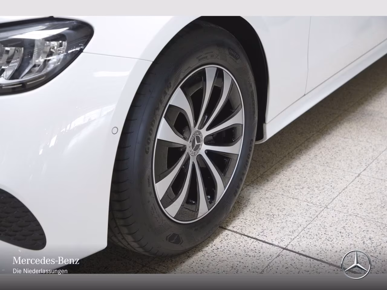 Mercedes-Benz E 220 AVANTGARDE E 220 d Sedan