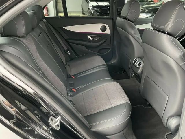 Mercedes-Benz E 200 E 200 d Sedan