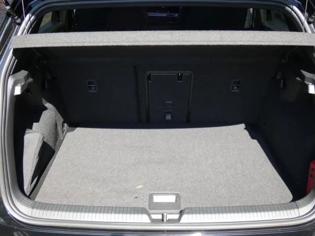 Volkswagen Golf 2.0 TDI DSG Golf VIII R-Line