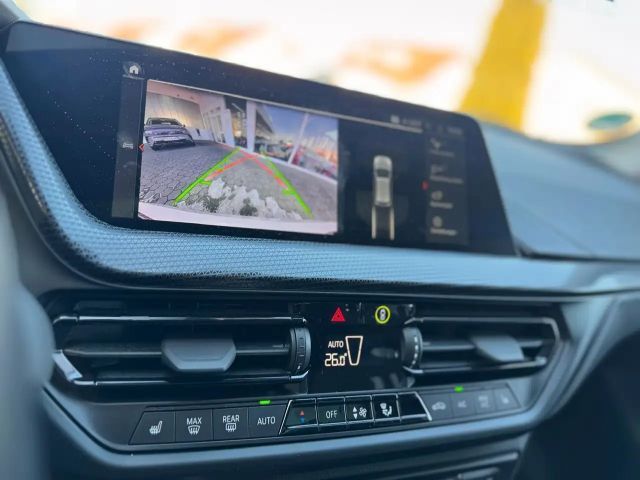 BMW 118 118i Sedan Sport Line