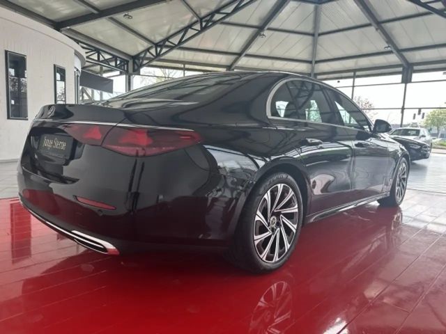 Mercedes-Benz E 220 AVANTGARDE E 220 d Sedan