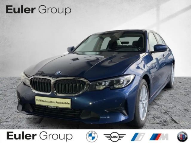 BMW 330 330e Sedan