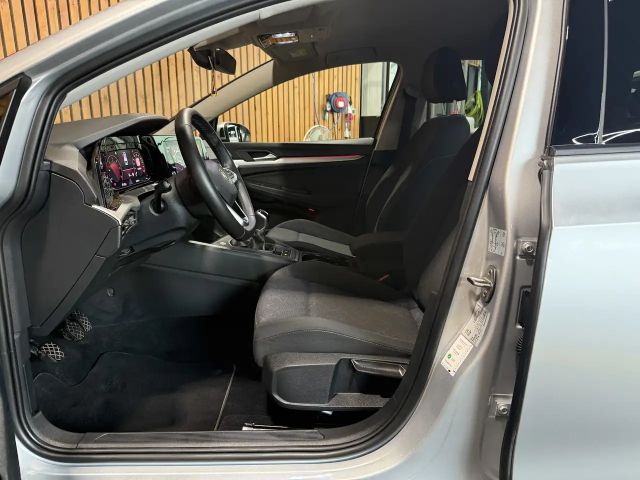 Volkswagen Golf Life Variant