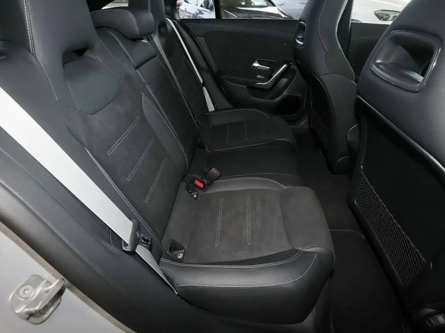 Mercedes-Benz CLA 200 AMG Line