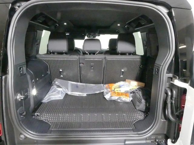 Land Rover Defender 110 P300e S