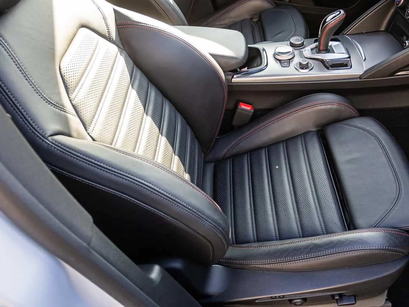 Alfa Romeo Stelvio AT8 Q4 Turbo