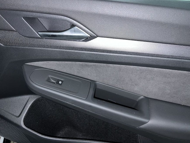 Volkswagen Golf 1.5 eTSI DSG R-Line