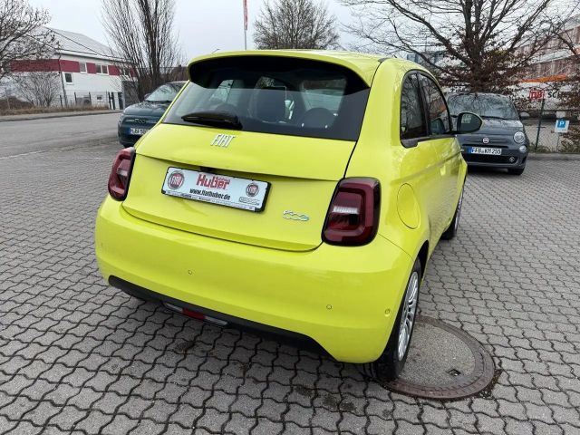Fiat 500e Komfort-Paket Kamera SHZ PDC Klima