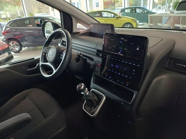 Hyundai Staria Trend