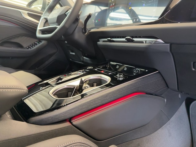 Audi A6 Avant Quattro S-Tronic