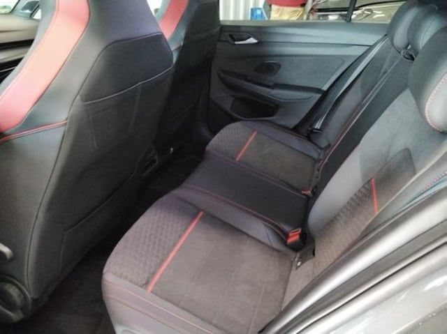 Volkswagen Golf R-Perform. Akrapovic DCC- Fahr