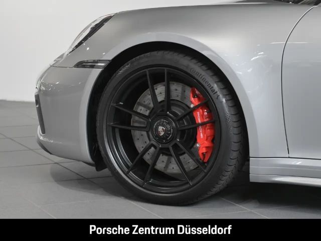 Porsche 992 4 Coupé GTS Targa