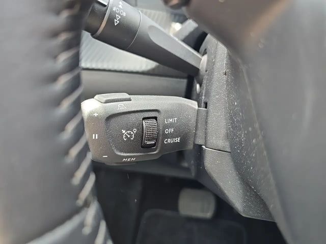 Peugeot E-2008 Allure Pack