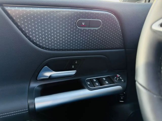 Mercedes-Benz B 200 Progressive Sedan