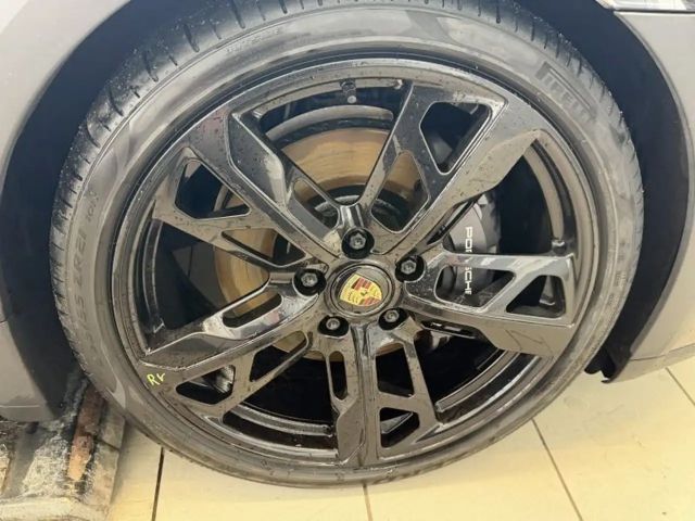 Porsche Taycan 4 Cross Turismo