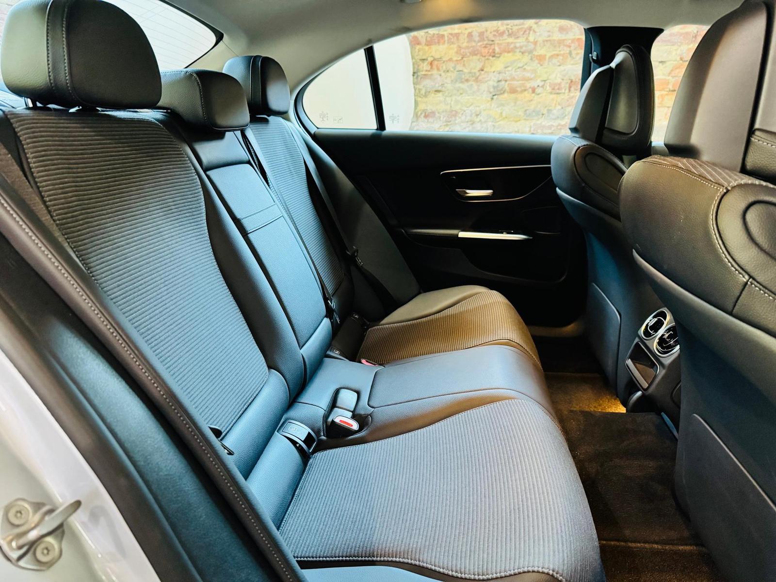 Mercedes-Benz C 200 AVANTGARDE Sedan