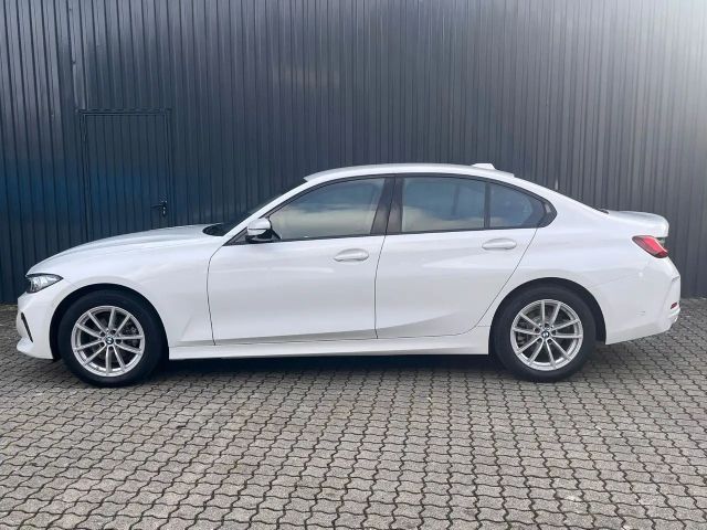 BMW 318 318i Sedan