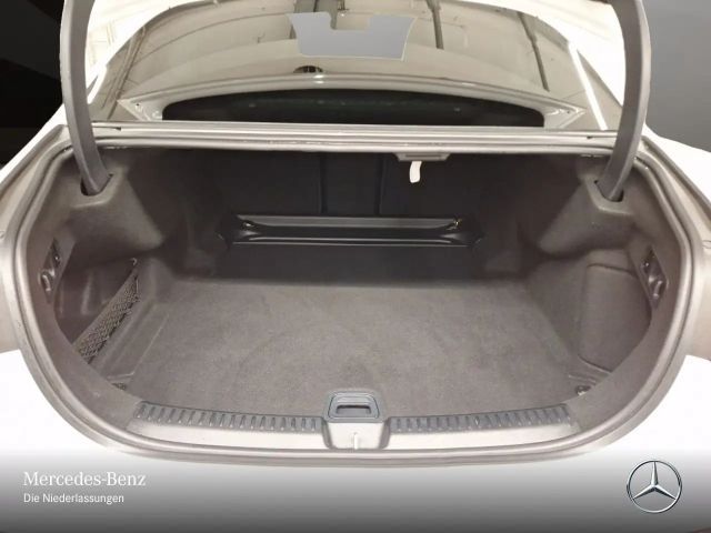 Mercedes-Benz E 200 AMG Line Sedan