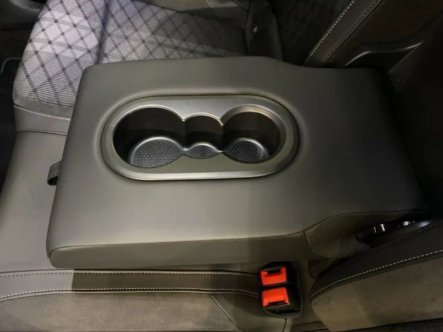 Volkswagen Golf 1.5 TSI Golf VIII R-Line