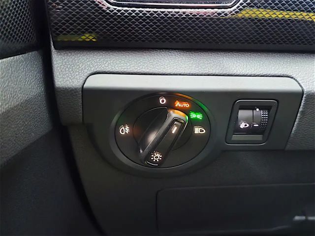 Volkswagen T-Cross / Automatik / LED / Allwetter