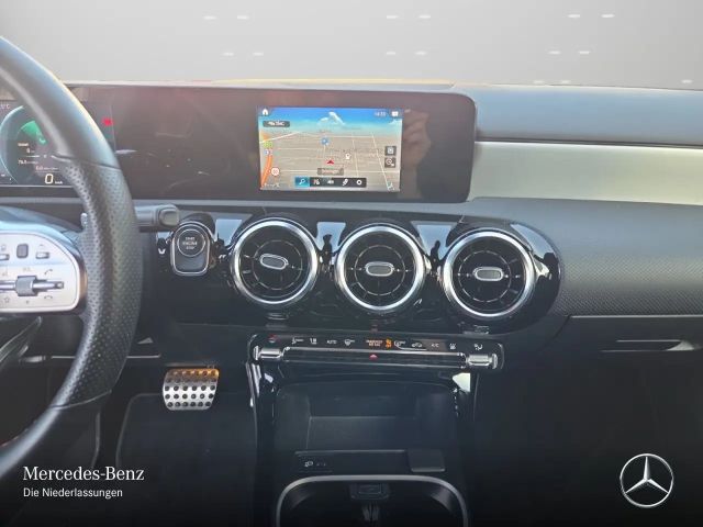 Mercedes-Benz A 250 A 250 e AMG Line