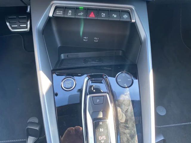 Audi A3 45 TFSI Hybride S-Line Sedan