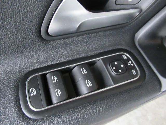 Mercedes-Benz A 180 A 180 d