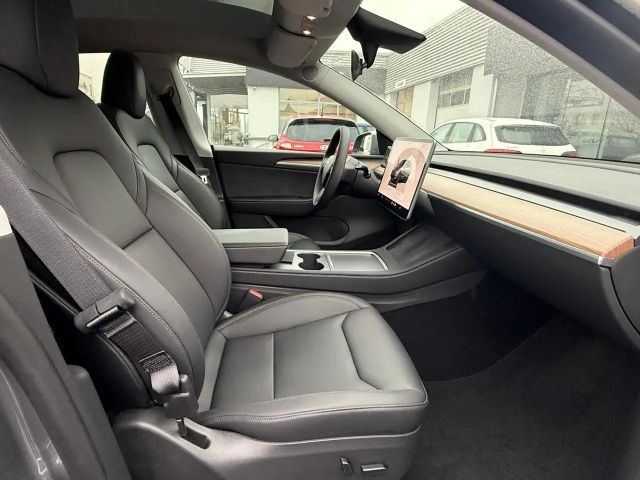 Tesla Model Y AWD Performance