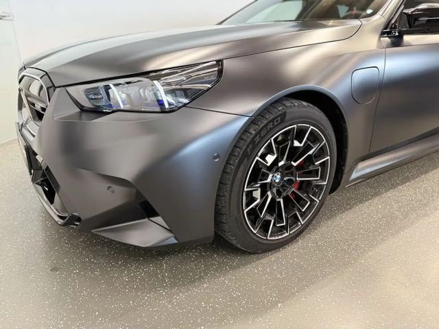 BMW M5 M5*GLASDACH*360°*HUD*MEMORY*B&W*AHK*GARANTIE*VOLL*