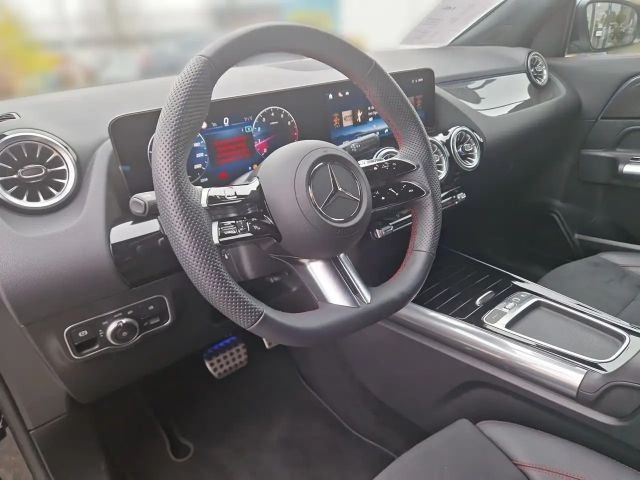 Mercedes-Benz GLA 180 AMG Line